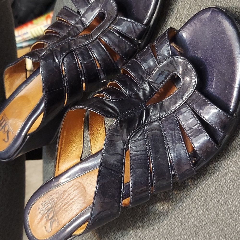 Womens SOFFT Lina Metallic Navy Patent Leather Slipon size 8.5M Ret. $119